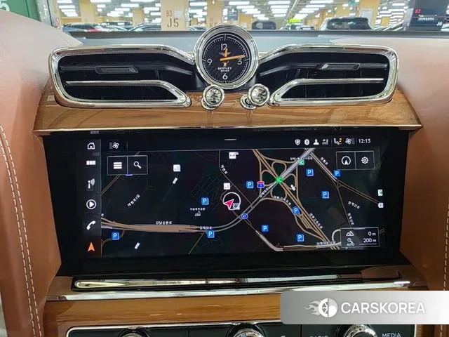 Bentley Bentayga 2023 Жемчужный цвет из Кореи, фото 3