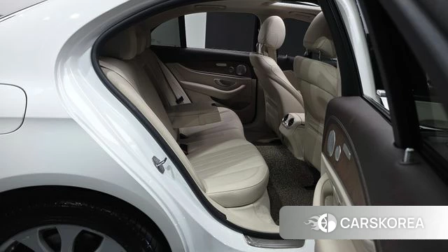 Mercedes-Benz E-Class W213 2018 Белый из Кореи, фото 3
