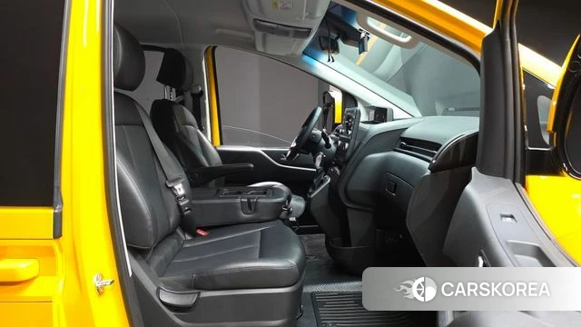 Hyundai Staria 2022 Желтый из Кореи, фото 3