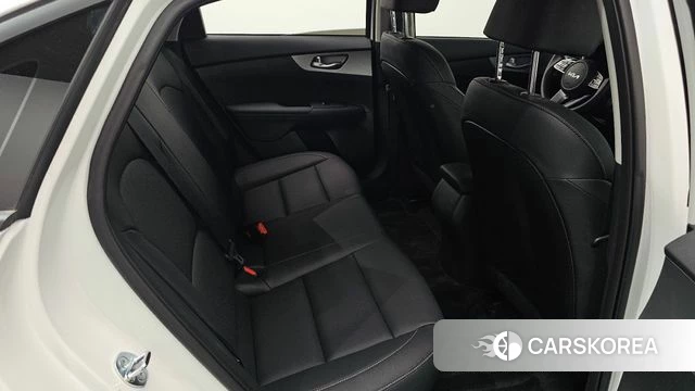 Kia The New K3 2nd generation 2023 Белый из Кореи, фото 3