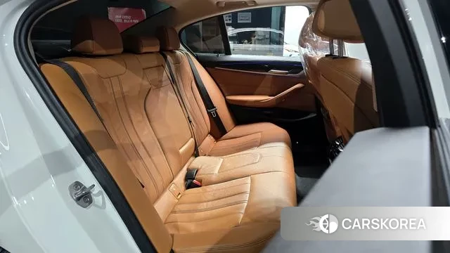 BMW 5 Series (G30) 2019 Белый из Кореи, фото 3