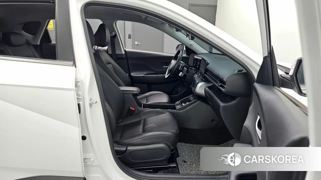 Hyundai Kona (SX2) 2024 Белый из Кореи, фото 3