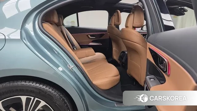 Mercedes-Benz E-Class W214 2025 Небесно-голубой из Кореи, фото 3