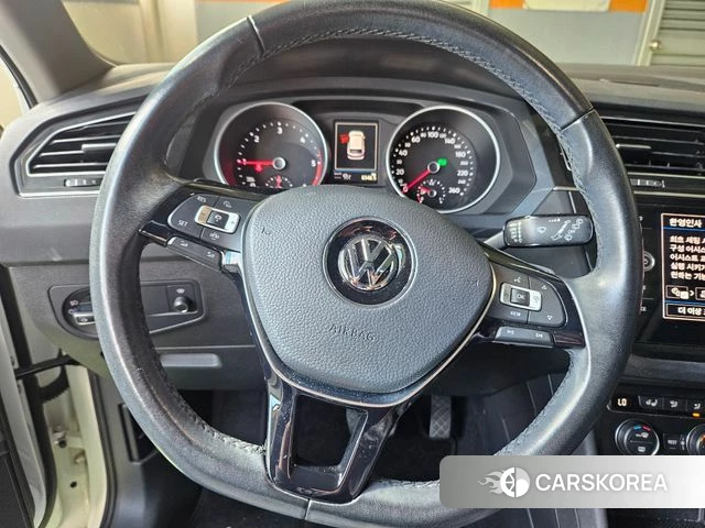 Volkswagen Tiguan second Generation 2020 Белый из Кореи, фото 3