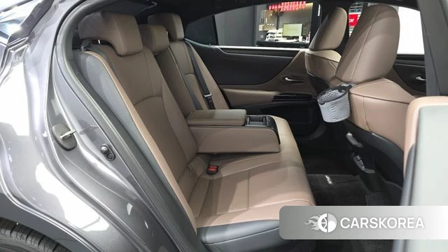Lexus ES300h 7th generation 2024 Серый из Кореи, фото 3