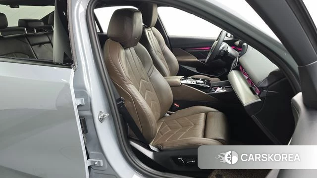 BMW 5 Series (G60) 2025 Серебристо-серый из Кореи, фото 3