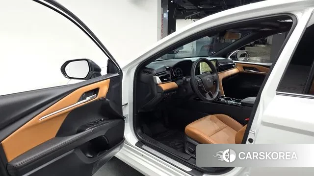 Toyota Camry (XV80) 2025 Белый из Кореи, фото 3