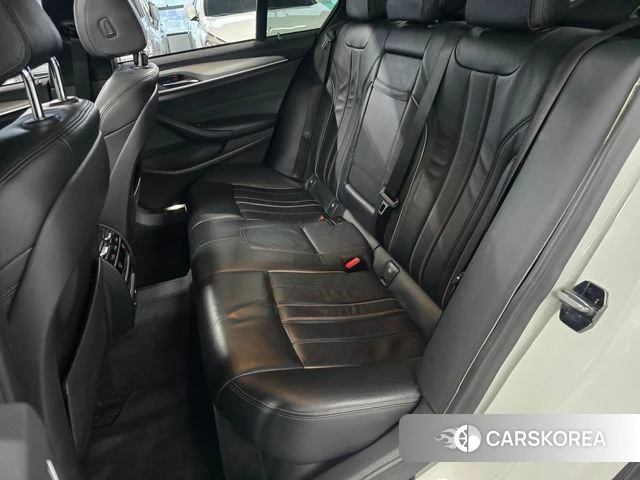BMW 5 Series (G30) 2018 Белый из Кореи, фото 3
