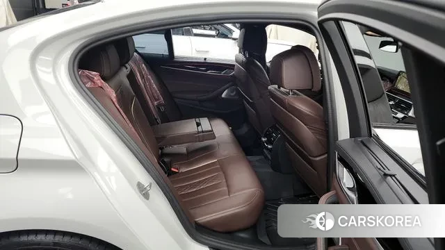 BMW 5 Series (G30) 2023 Белый из Кореи, фото 3