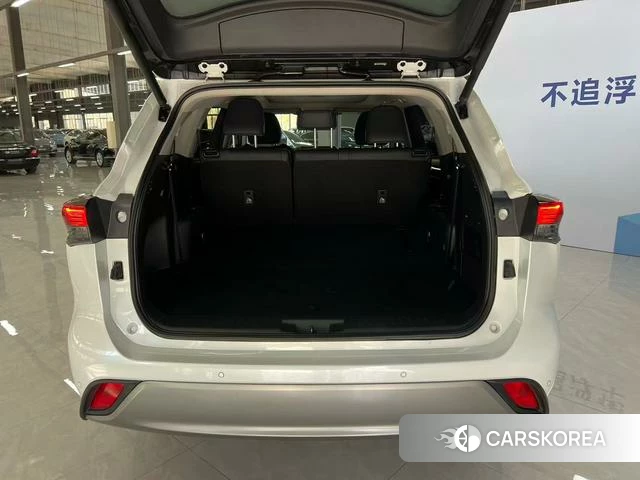 Toyota Highlander 2024 Белый из Китая, фото 3