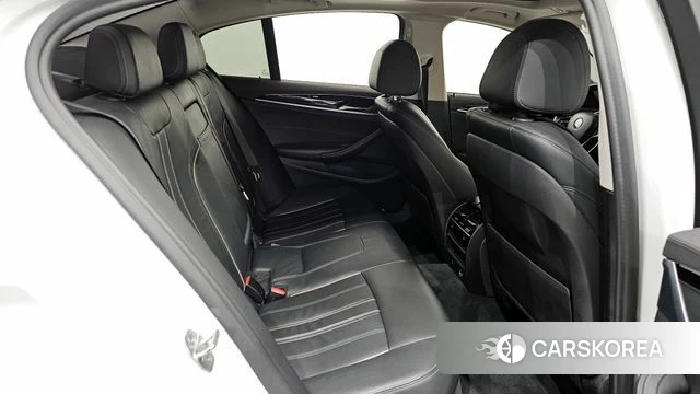 BMW 5 Series (G30) 2019 Белый из Кореи, фото 3