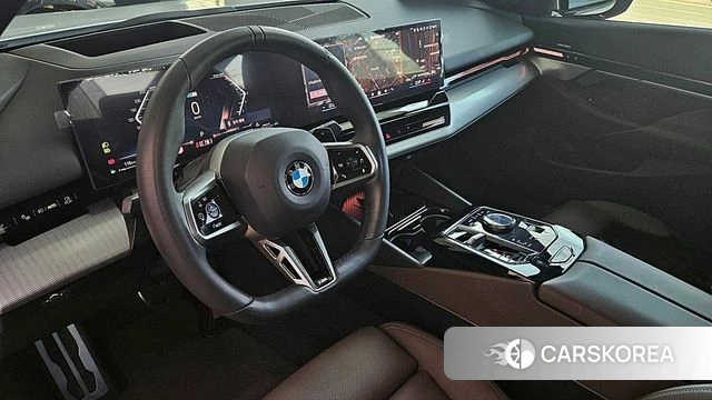 BMW 5 Series (G60) 2023 Белый из Кореи, фото 3