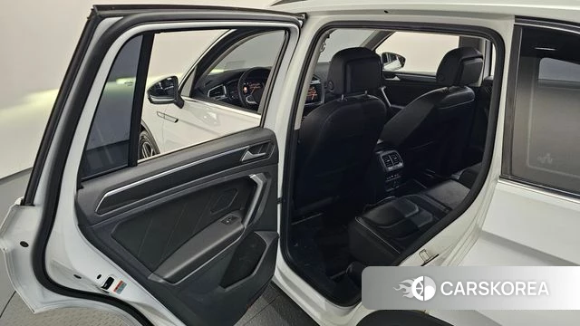 Volkswagen Tiguan second Generation 2021 Белый из Кореи, фото 3
