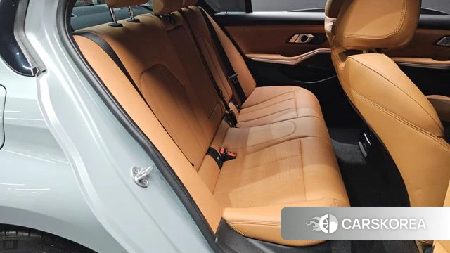 BMW 3 Series (G20) 2024 Серебристо-серый из Кореи, фото 3