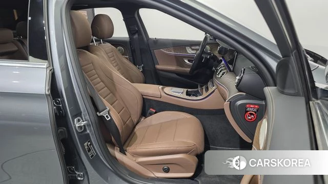 Mercedes-Benz E-Class W213 2021 Серый из Кореи, фото 3