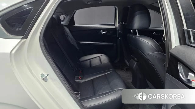 Kia The New K3 2nd generation 2023 Белый из Кореи, фото 3