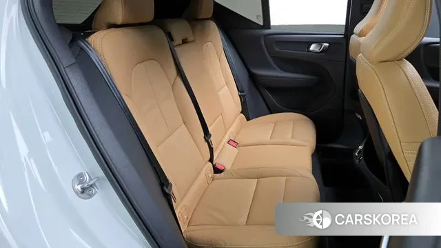 Volvo XC40 2022 Белый из Кореи, фото 3