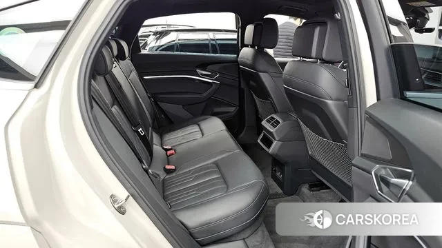 Audi e-Tron 2022 Песочный из Кореи, фото 3