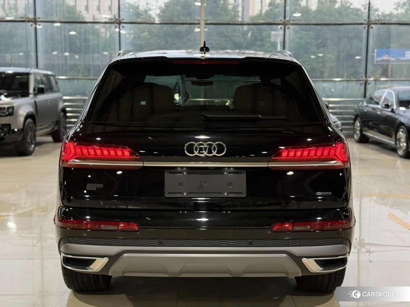 Audi Q7 2022 Черный из Китая, фото 3
