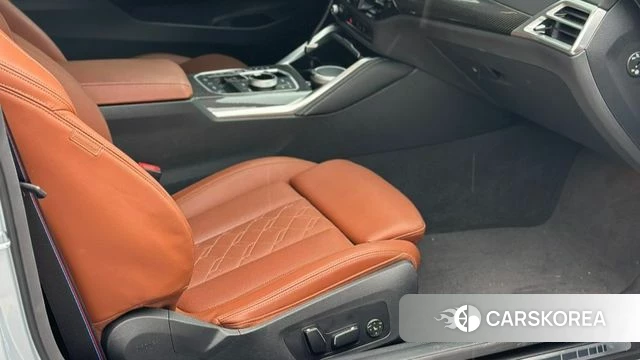 BMW 4 Series (G22) 2024 Светло-серебряный цвет из Кореи, фото 3