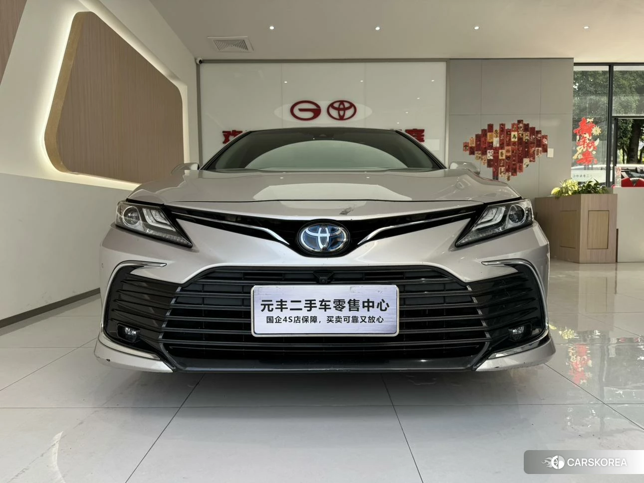 Toyota Camry 2021 Серебристо-серый из Китая, фото 3