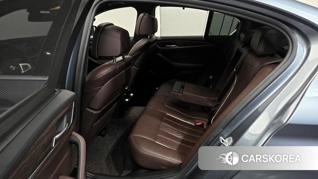 BMW 5 Series (G30) 2019 Серебристо-серый из Кореи, фото 3