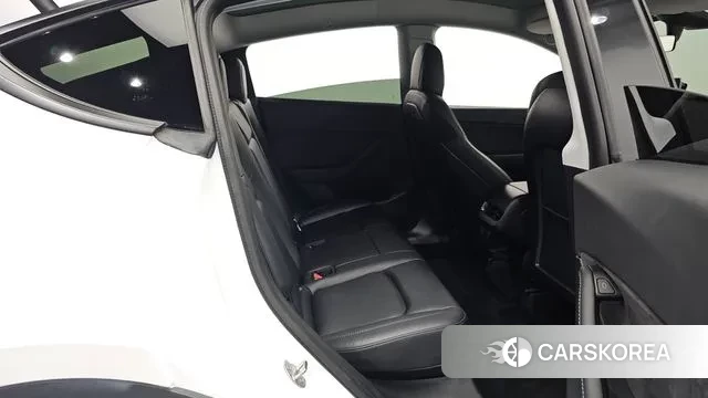 Tesla Model Y 2021 Белый из Кореи, фото 3