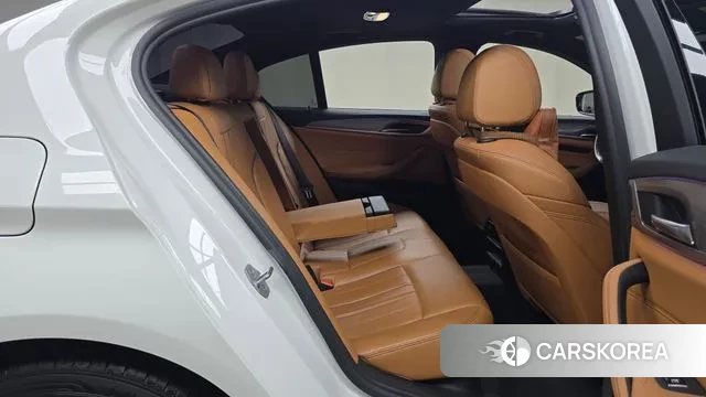 BMW 5 Series (G30) 2018 Белый из Кореи, фото 3