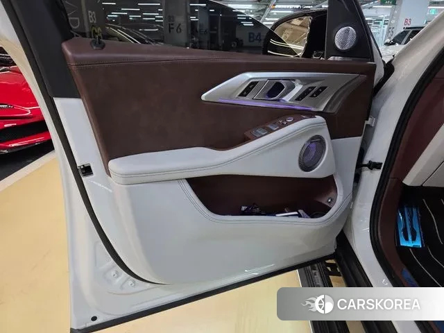 BMW XM (G09) 2023 Белый из Кореи, фото 3