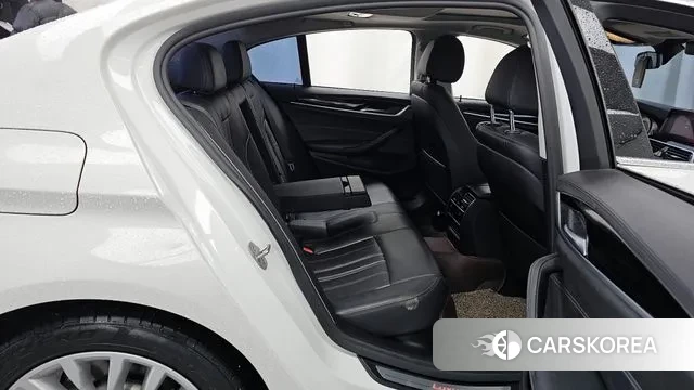 BMW 5 Series (G30) 2019 Белый из Кореи, фото 3