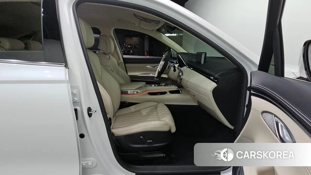 Genesis GV70 2023 Белый из Кореи, фото 3