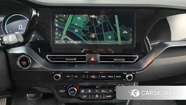 Kia Niro Plus 2023 Белый из Кореи, фото 3