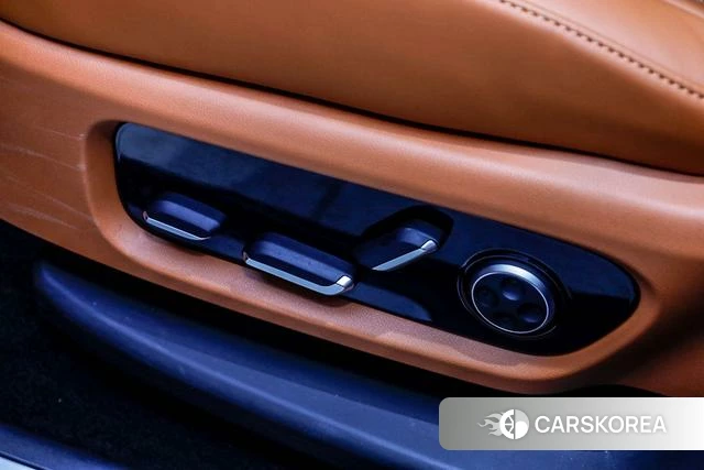 AITO Ask the world M8 2025 Серебристо-серый из Китая, фото 3