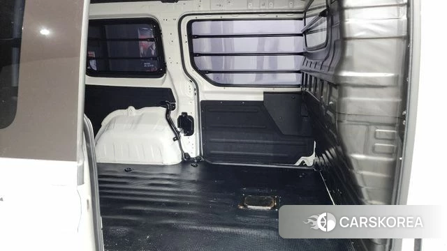 Hyundai Staria 2023 Белый из Кореи, фото 3