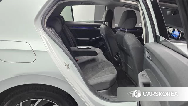 Volkswagen Golf 8th Generation 2022 Белый из Кореи, фото 3