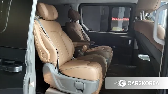 Hyundai Staria 2023 Серый из Кореи, фото 3