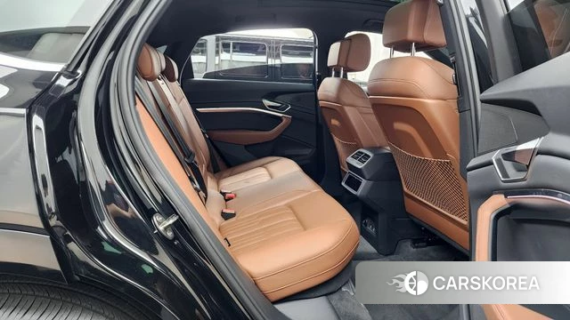 Audi e-Tron 2022 Черный из Кореи, фото 3