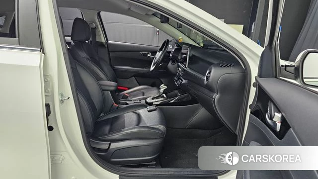 Kia The New K3 2nd generation 2022 Белый из Кореи, фото 3