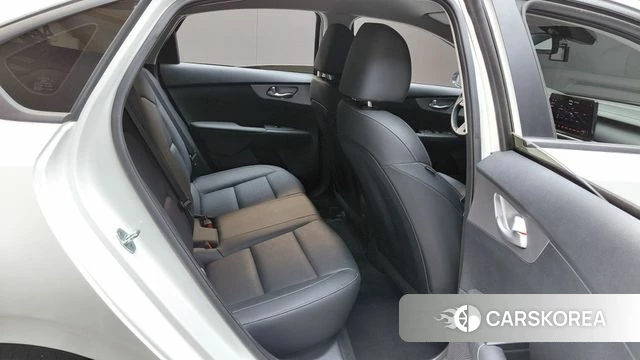 Kia The New K3 2nd generation 2022 Белый из Кореи, фото 3