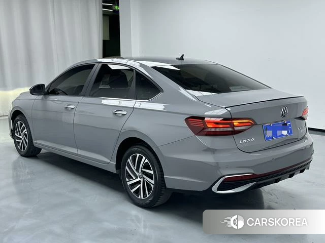 Volkswagen Lavida 2022 Темно-серый из Китая, фото 3