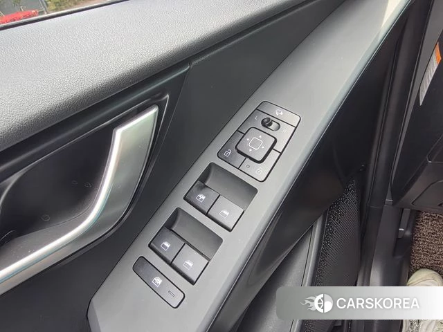 Kia Di Ol Nu Niro 2022 Серебристо-серый из Кореи, фото 3