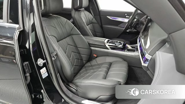 BMW 7 Series (G70) 2024 Черный из Кореи, фото 3
