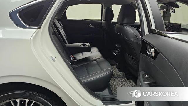 Kia The New K3 2nd generation 2023 Белый из Кореи, фото 3