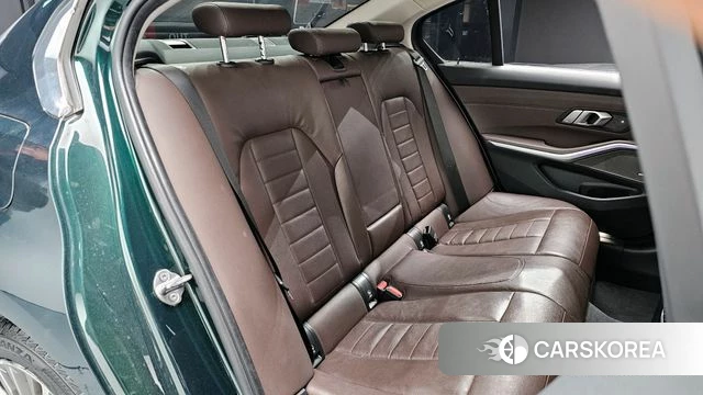 BMW 3 Series (G20) 2020 Темно-зеленый из Кореи, фото 3