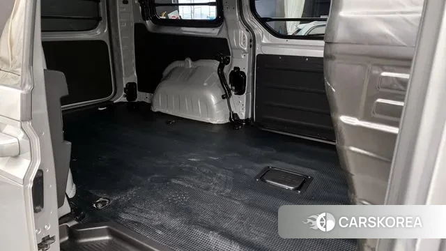 Hyundai Staria 2024 Серебряный из Кореи, фото 3