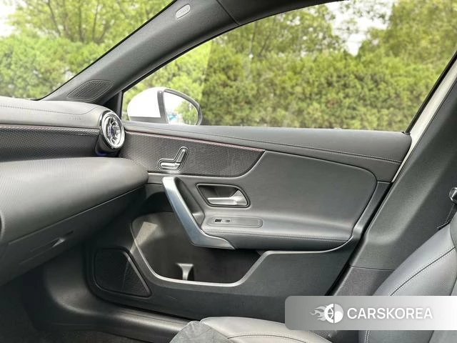 Mercedes-Benz Class A 2022 Белый из Китая, фото 3