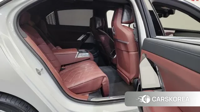 BMW 7 Series (G70) 2024 Белый из Кореи, фото 3