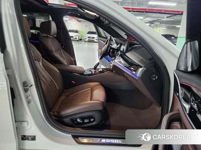 BMW 5 Series (G30) 2023 Белый из Кореи, фото 3