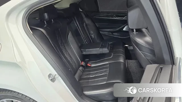 BMW 5 Series (G30) 2019 Белый из Кореи, фото 3