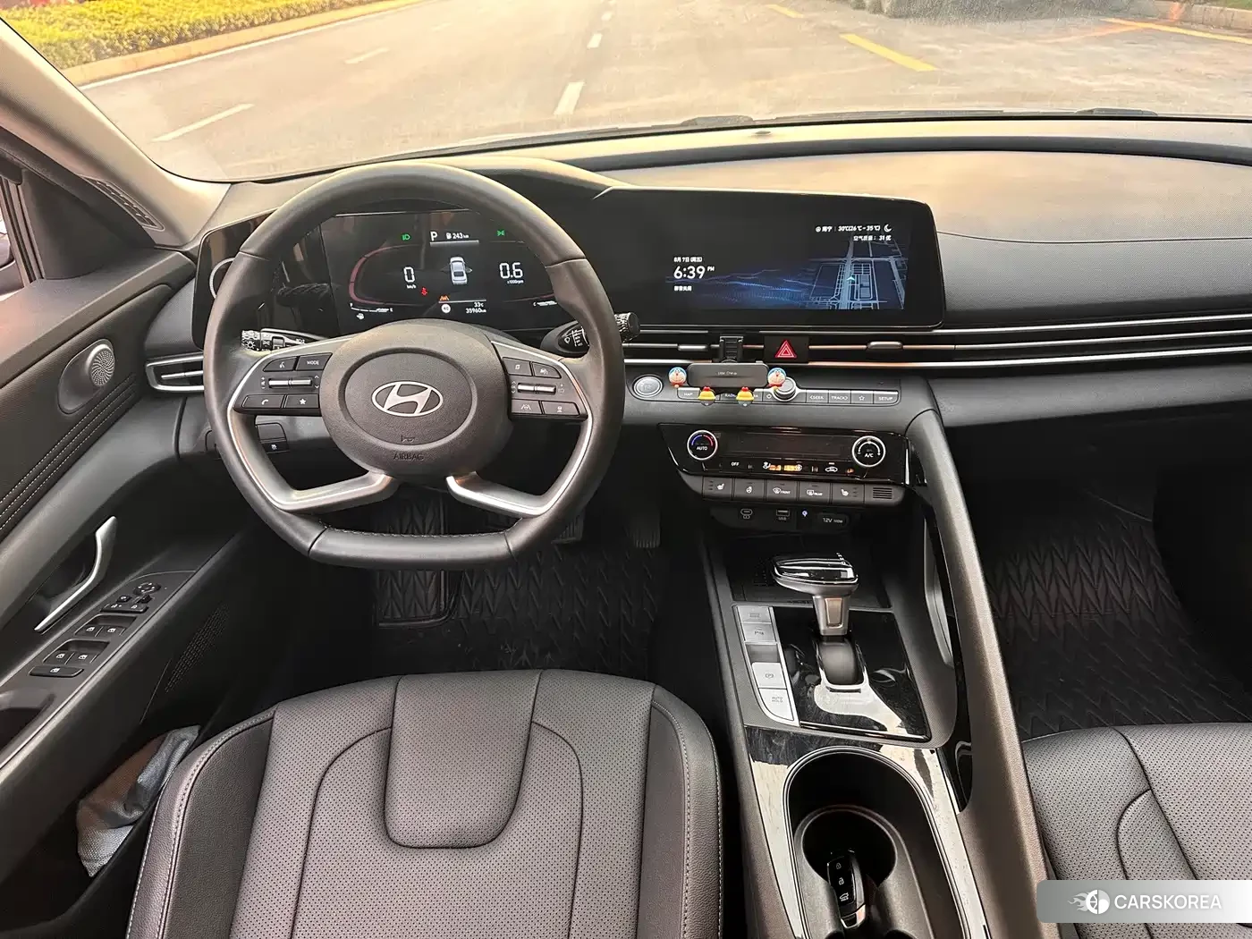 Hyundai Elantra 2024 Silver/gray из Китая, фото 3